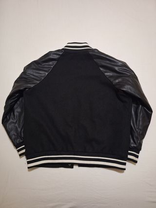 Chaqueta beisbolera negra con detalles | talla s