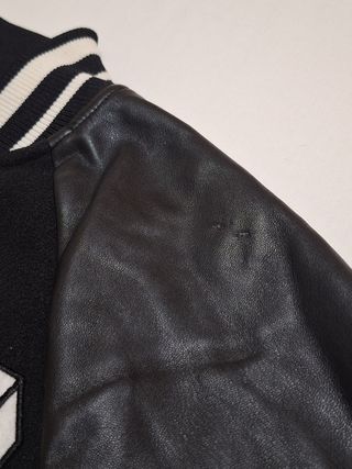 Chaqueta beisbolera negra con detalles | talla s