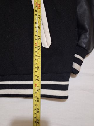 Chaqueta beisbolera negra con detalles | talla s
