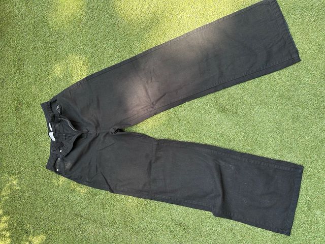 Pantalones Bershka negros, talla 40