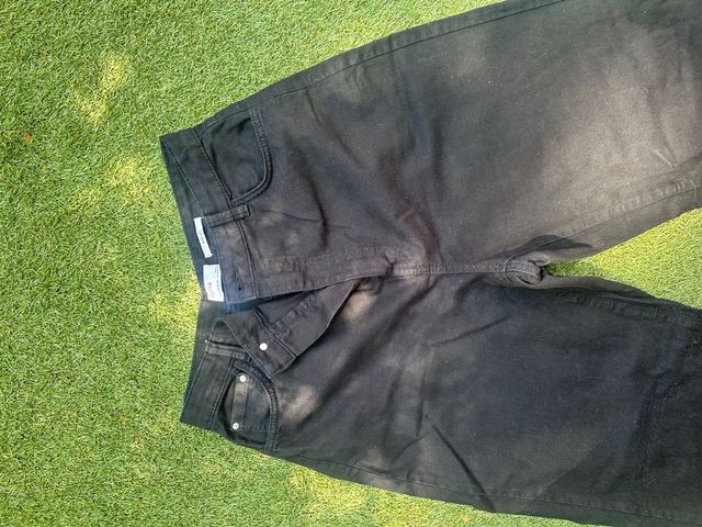 Pantalones Bershka negros, talla 40