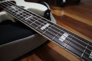 Bajo Marcus Miller V7 Alder-5 AWH
