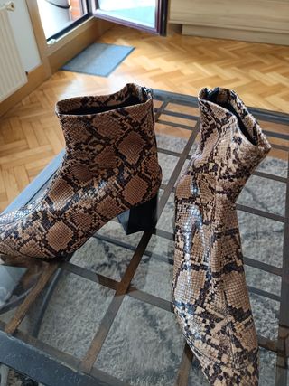 Botines serpiente beige-marrón