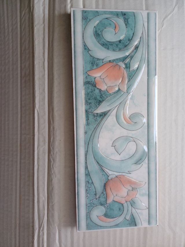 Borde cerámico floral