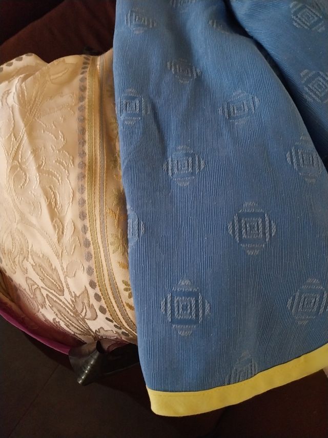 Cortinas beige y azul