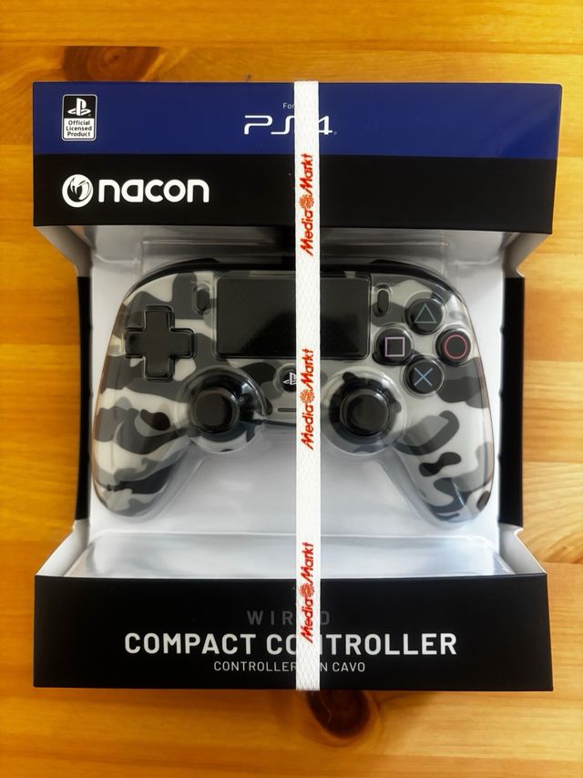 Mando Nacon con Cable PS4 camuflaje - Gris