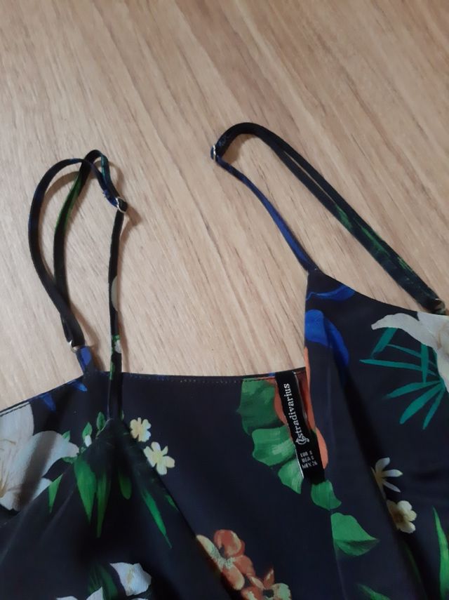 Vestido Stradivarius flores - talla S
