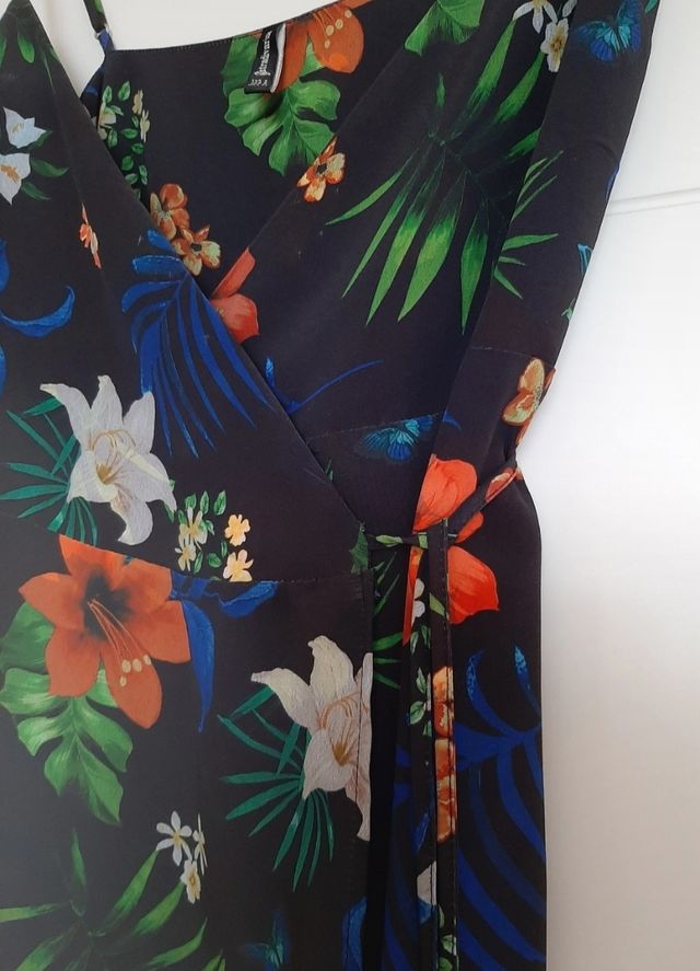 Vestido Stradivarius flores - talla S