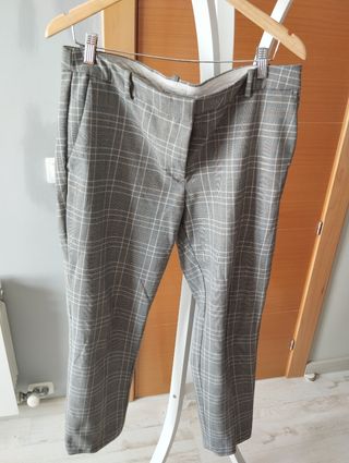 Pantalón cuadros gris elegante