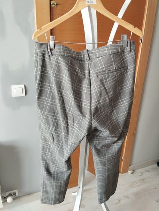 Pantalón cuadros gris elegante