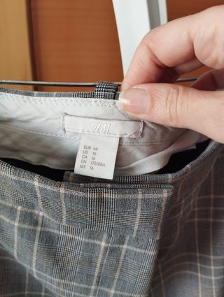 Pantalón cuadros gris elegante