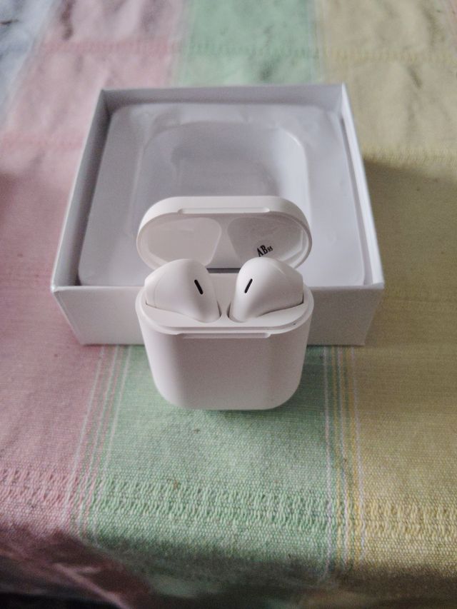 Auriculares inalámbricos blancos