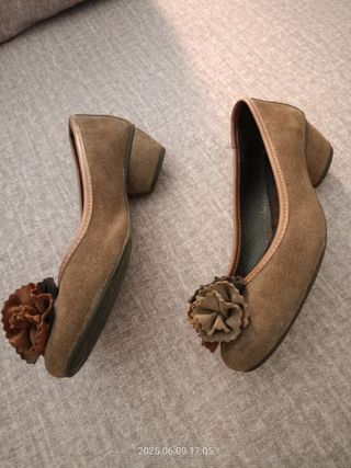 Zapatos Lucia Viguera ante verde oliva n. 37