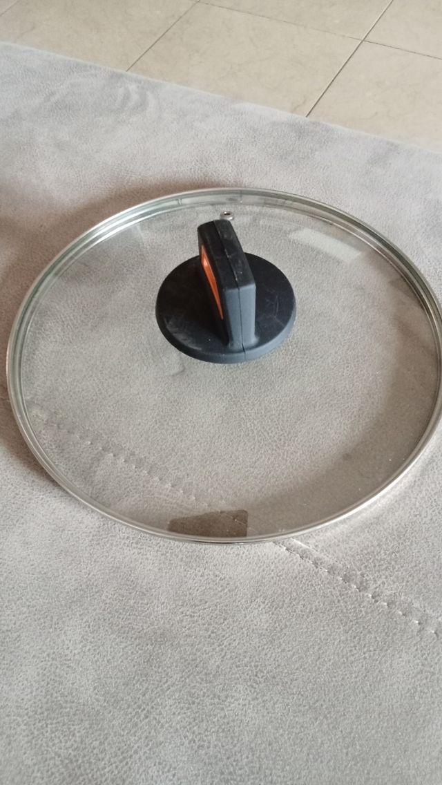 2 tapas cristal para sartén - 24cm y otra de 28 cm