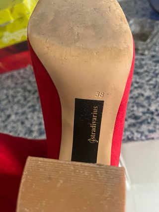 Botines rojos de tacón