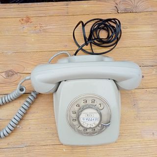 Teléfono antiguo