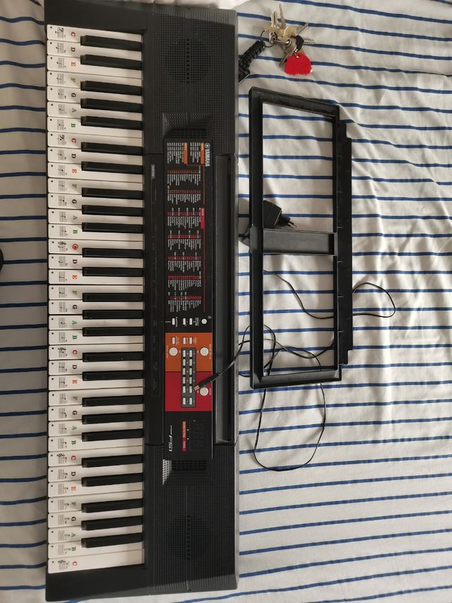 Yamaha PSR-F51 Teclado