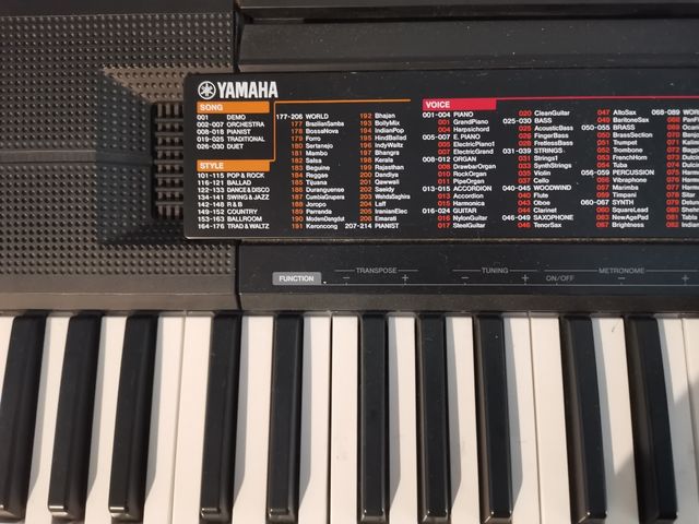 Yamaha PSR-F51 Teclado