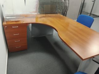 2 Sillas oficina azul & mesa madera
