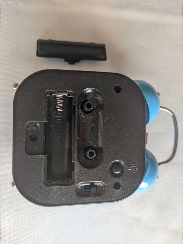 Reloj despertador azul vintage