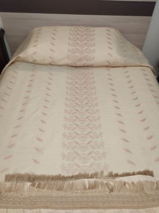 Dos Colchas bordadas cama 90-105cm