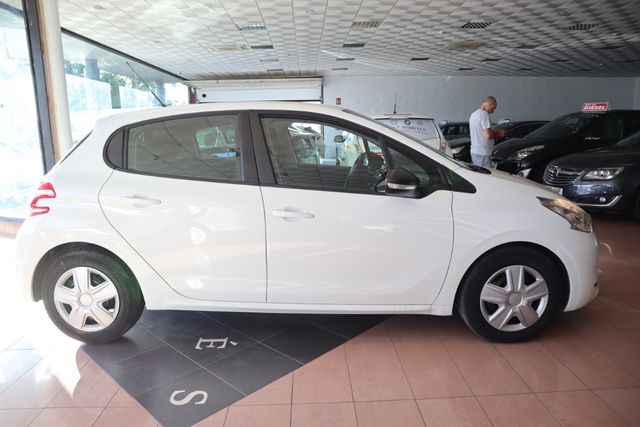 Peugeot 208 2016