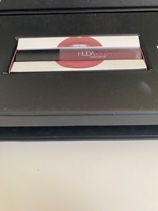 Pintalabios Huda Beauty rojo - ICON