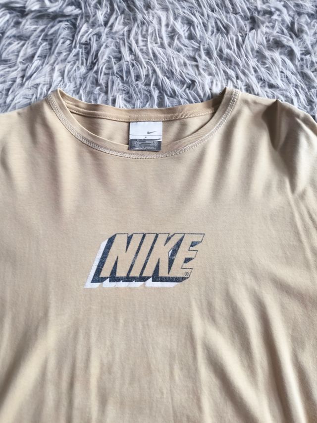 Camiseta beige Nike