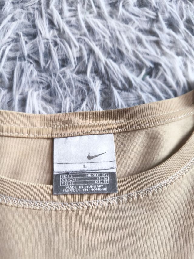 Camiseta beige Nike