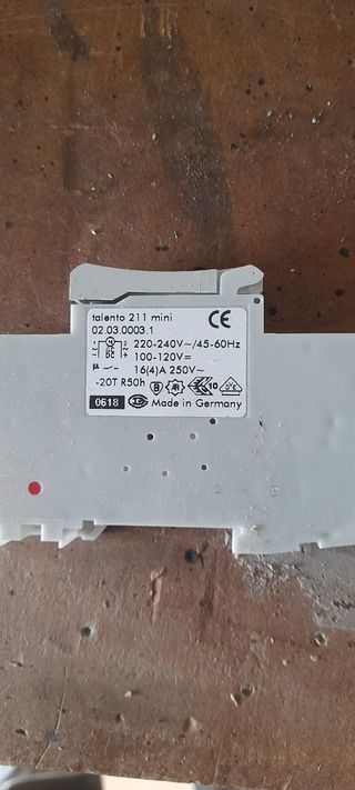 Interruptor automático 3 polos. cebadores