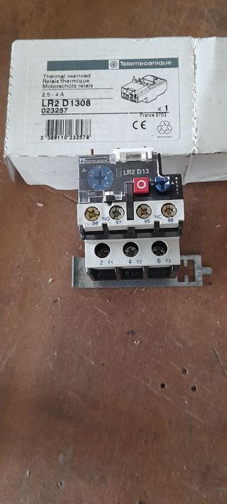 Interruptor automático 3 polos. cebadores