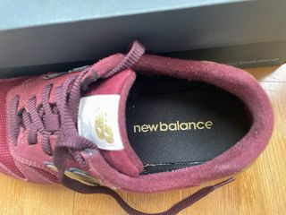 Zapatillas New Balance 373 granates y doradas