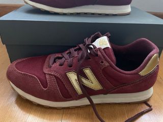 Zapatillas New Balance 373 granates y doradas