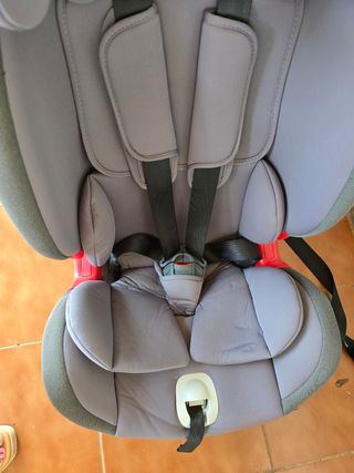 Silla coche Chicco 9-36kg, isofix.
Grupo 1 al 3.
