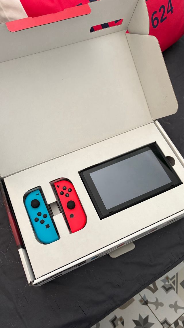 Nintendo Switch Azul/Rojo - Completa