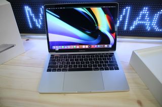MacBook Pro 13" Touch Bar/ID Plata