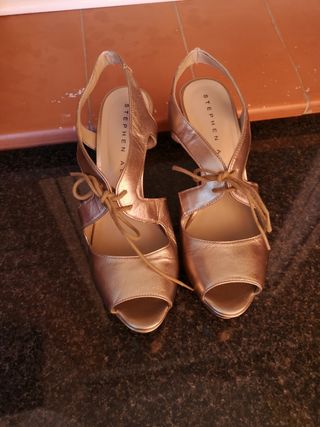 Sandalias doradas Stephen - tacón