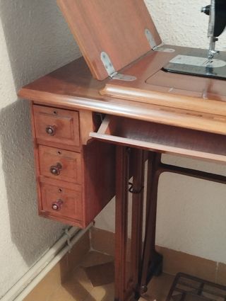 Máquina coser Alfa antigua