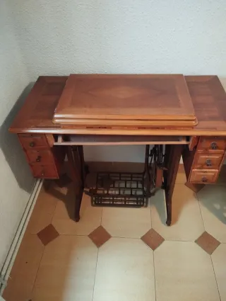 Máquina coser Alfa antigua