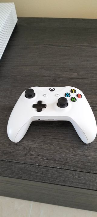 Xbox OneS blanca 1TB + mando y bateria