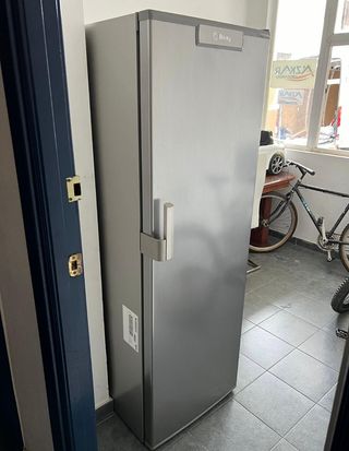 Congelador vertical Balay - Acero inoxidable