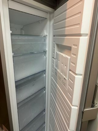 Congelador vertical Balay - Acero inoxidable