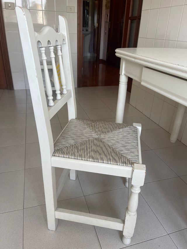 Mesa cocina blanca + 3 sillas