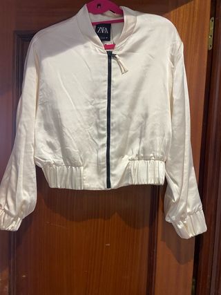 Chaqueta bomber Zara beige talla M