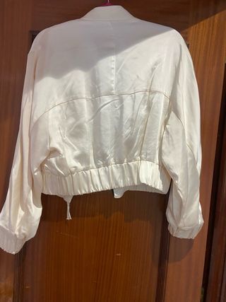 Chaqueta bomber Zara beige talla M