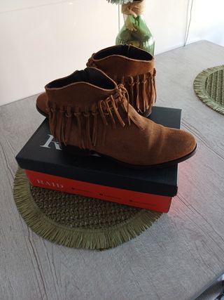 Botines RAID marrón con flecos