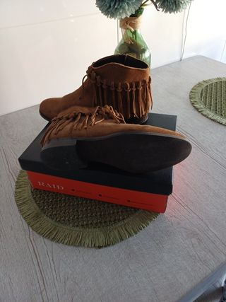 Botines RAID marrón con flecos