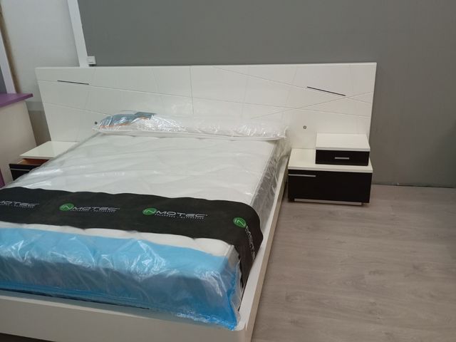 Dormitorio blanco y negro