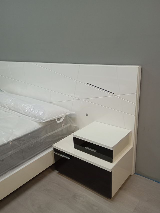 Dormitorio blanco y negro