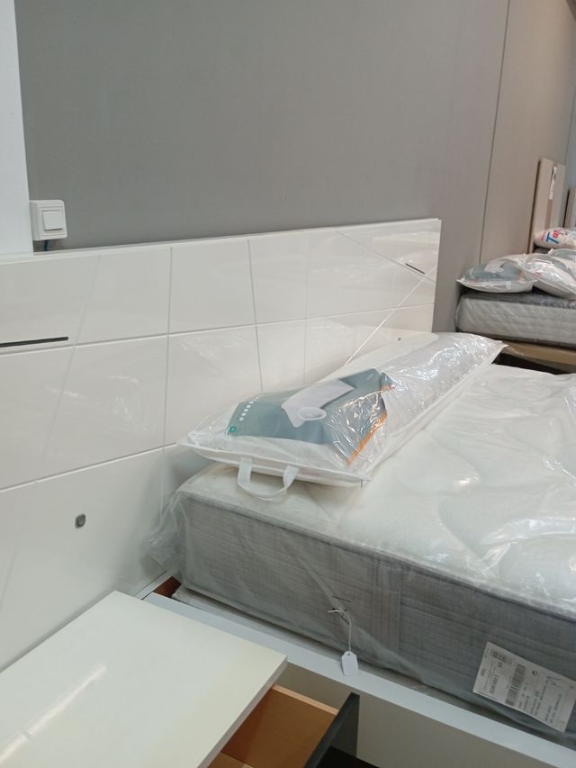 Dormitorio blanco y negro